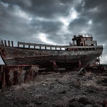 iceland_rusty_boat