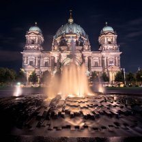 cathedral_and_illuminated_fountain