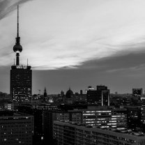 black_and_white_berlin_after_sunset
