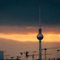 dramatic_sunset_over_tv_tower