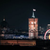 rotes_rathaus_berlin_and_ferris_wheel