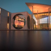 kanzleramt_in_sunset_colors