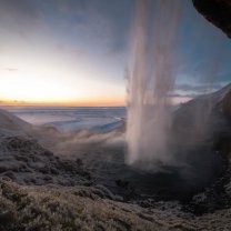 iceland_waterfall_in_sunset